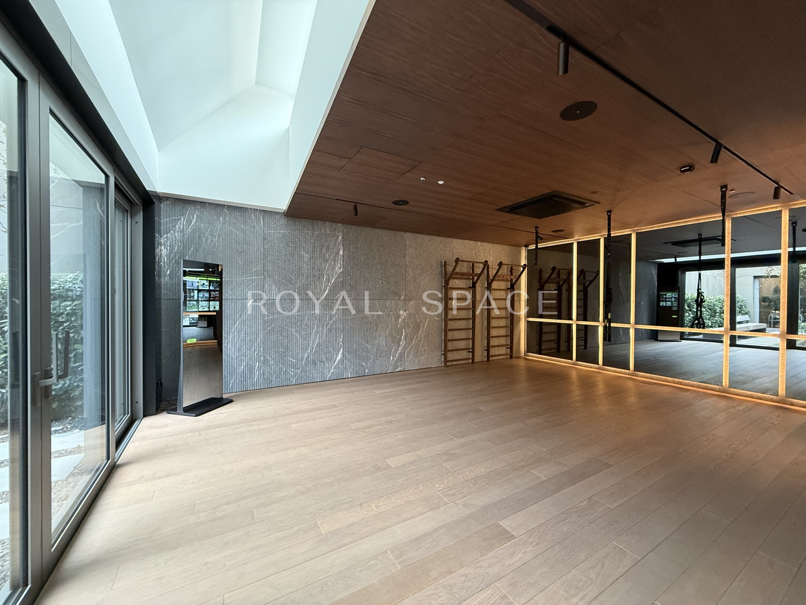 Comfortable studio with balcony | N14