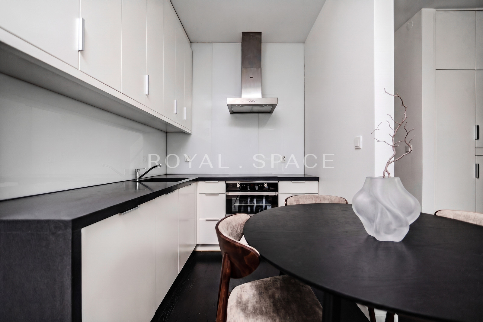 Cozy apartment with balcony in the city center