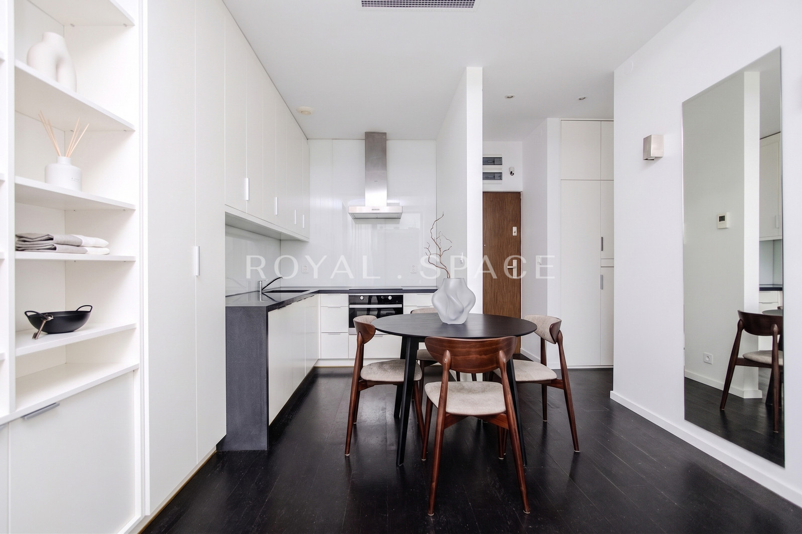 Cozy apartment with balcony in the city center
