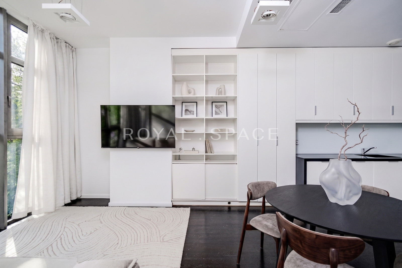 Cozy apartment with balcony in the city center