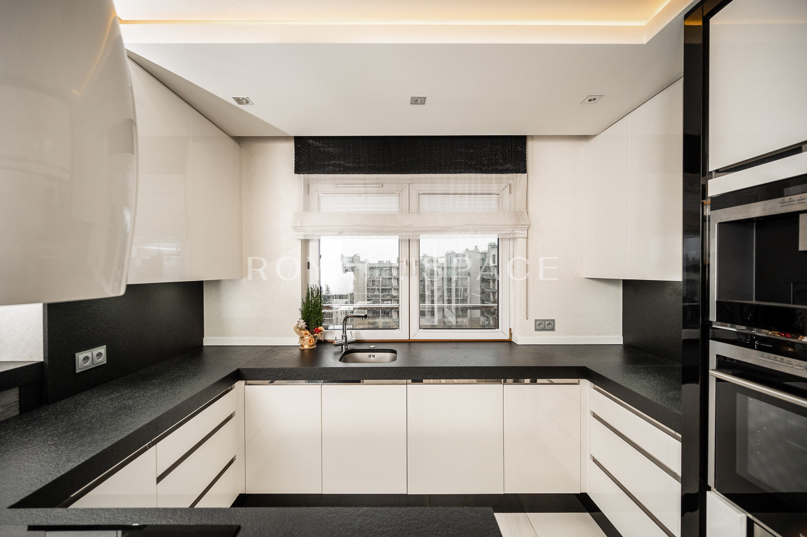 Apartament z tarasem i ogrodem zimowym na dachu!