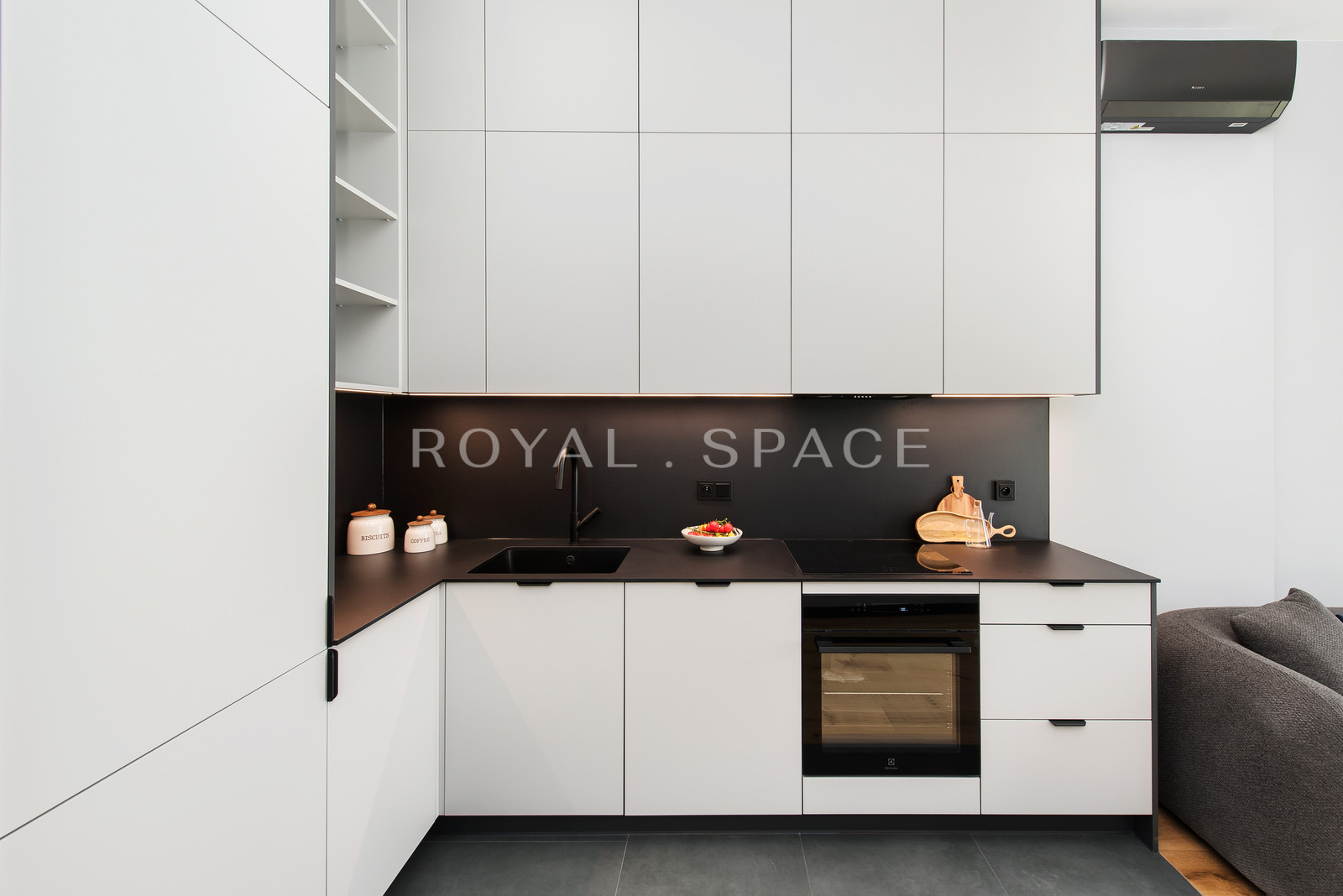 Stylish Apartment with Private Gardens | NOHO