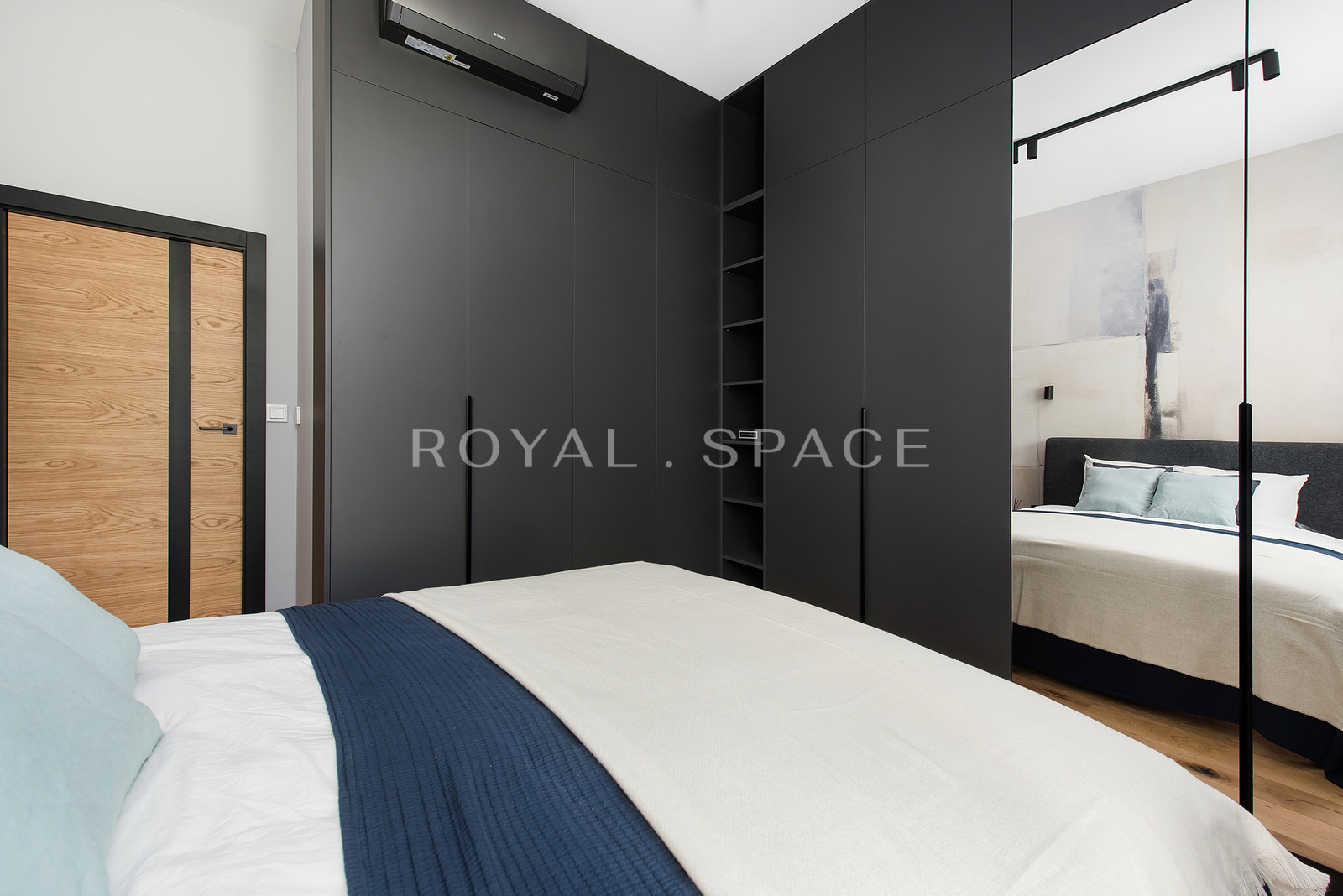 Stylish Apartment with Private Gardens | NOHO