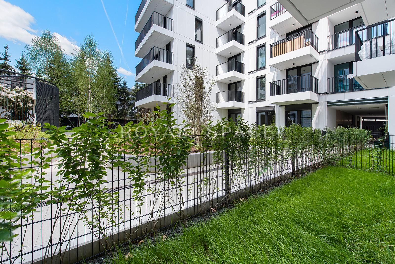 Stylish Apartment with Private Gardens | NOHO