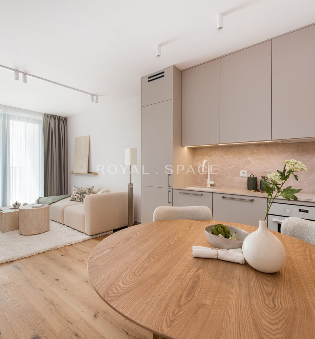 Jasny apartament z balkonem | Młyny Mogilska