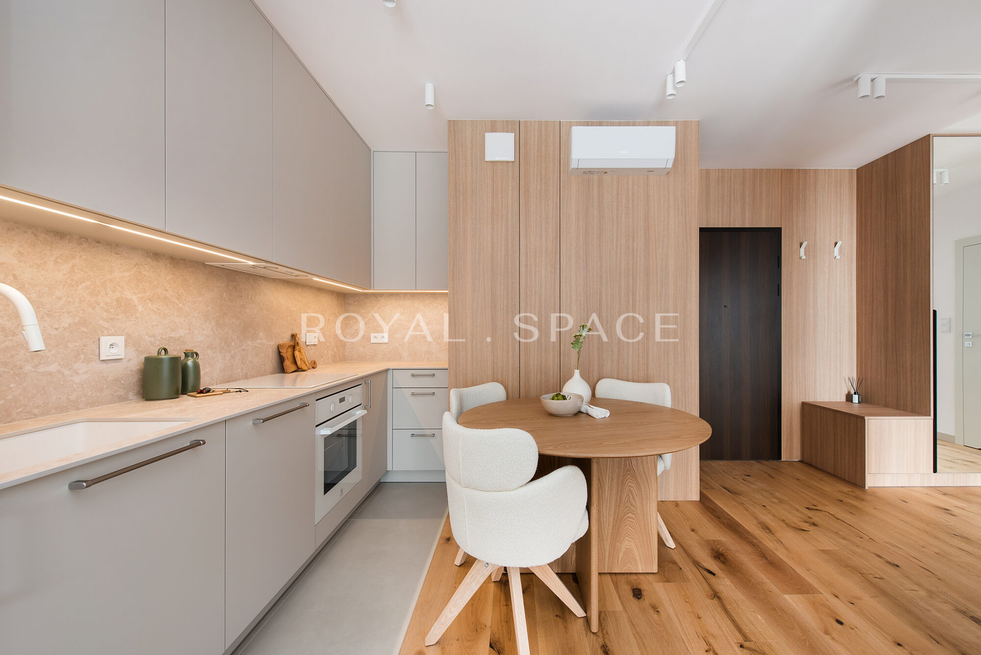 Jasny apartament z balkonem | Młyny Mogilska