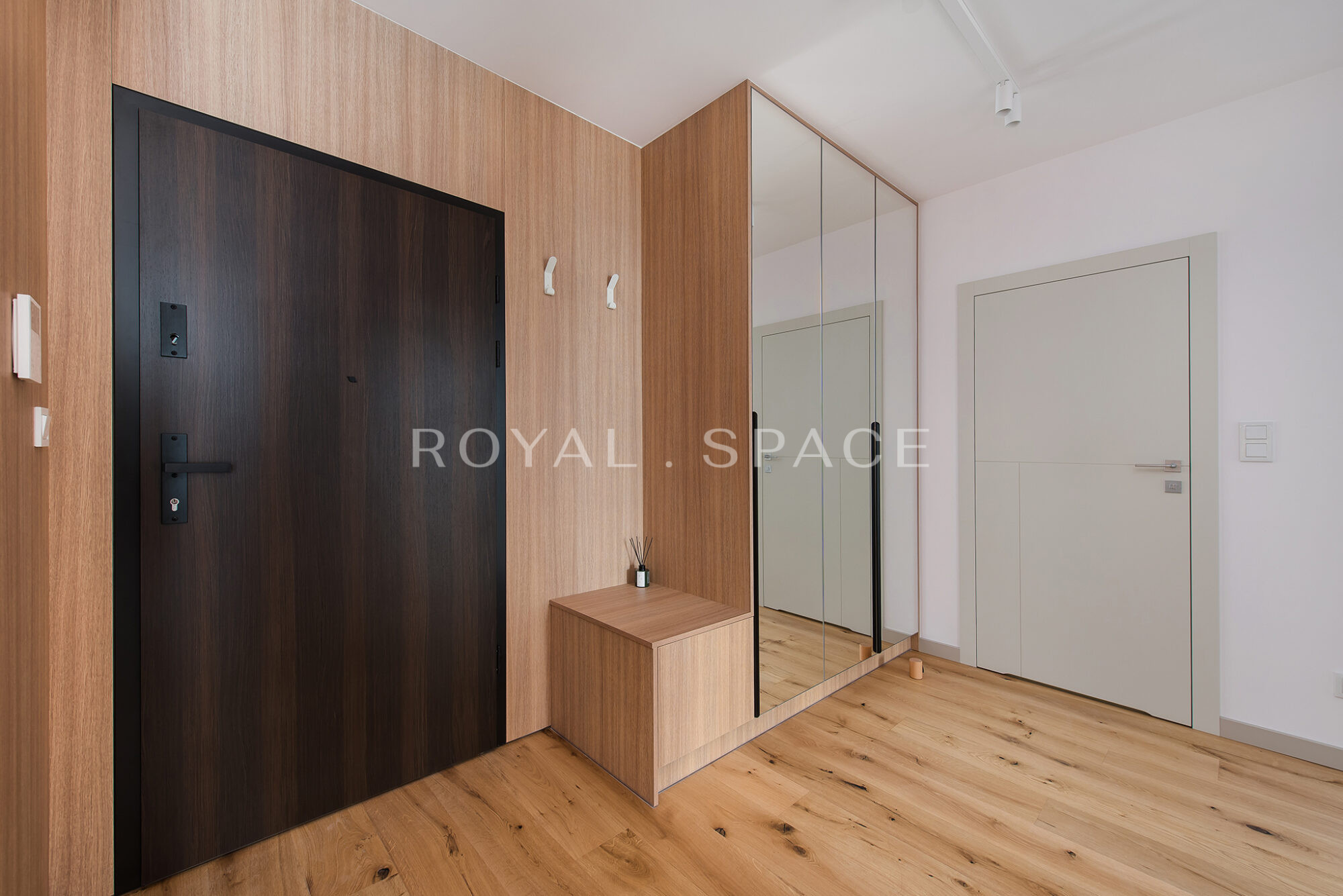 Jasny apartament z balkonem | Młyny Mogilska