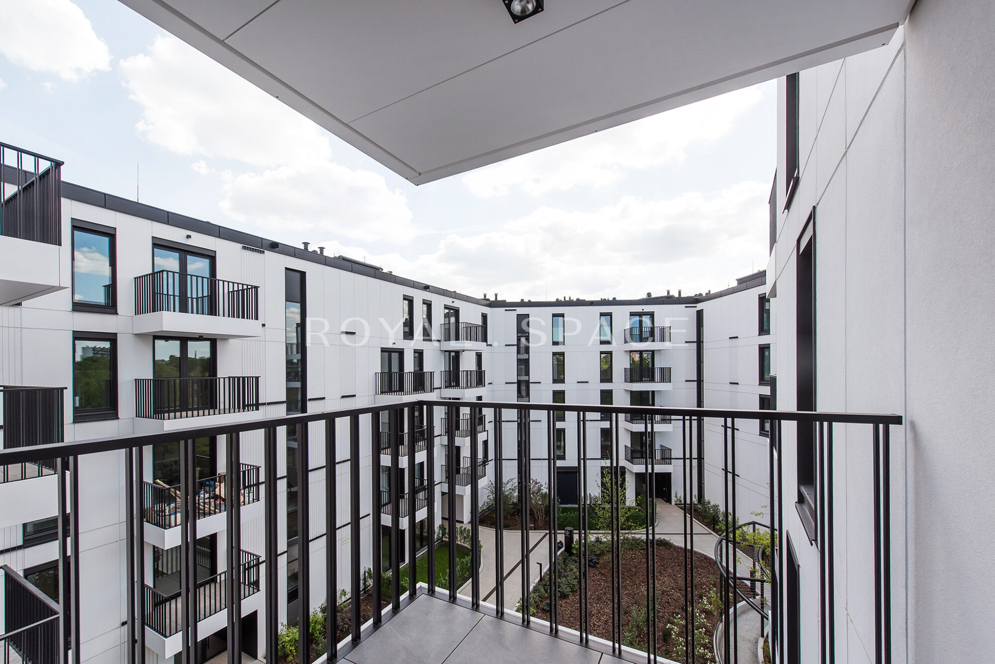 Jasny apartament z balkonem | Młyny Mogilska