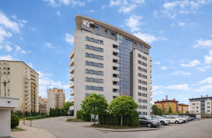 Видова 3-кімнатна квартира з окремою кухнею