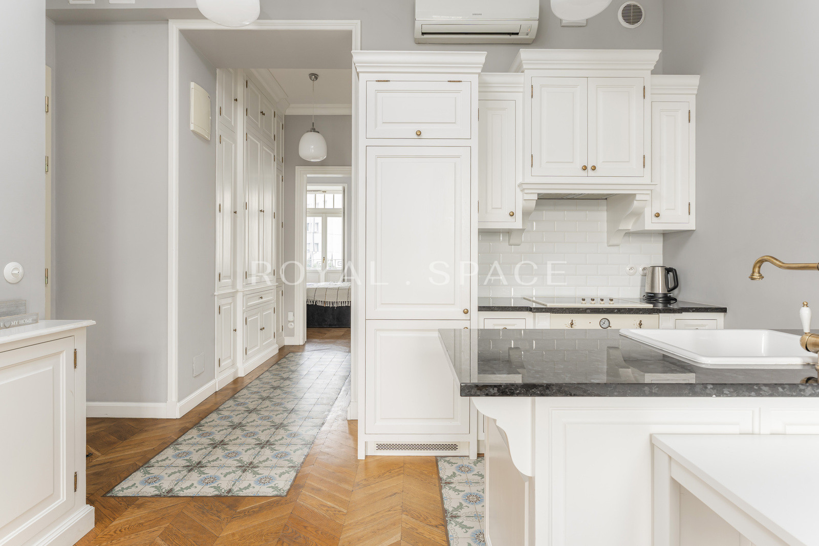 Hoża 50 Luksusowy apartament w kamienicy z garażem