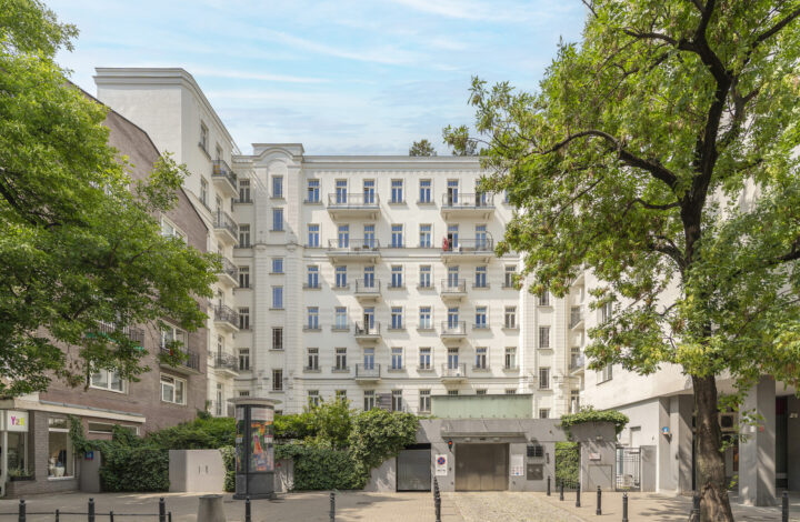 Hoża 50 Luksusowy apartament w kamienicy z garażem