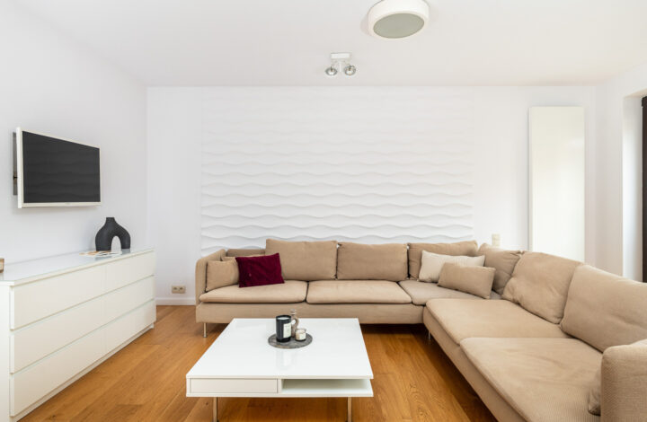 Comfortable 2-room apartment with walk-in closet!