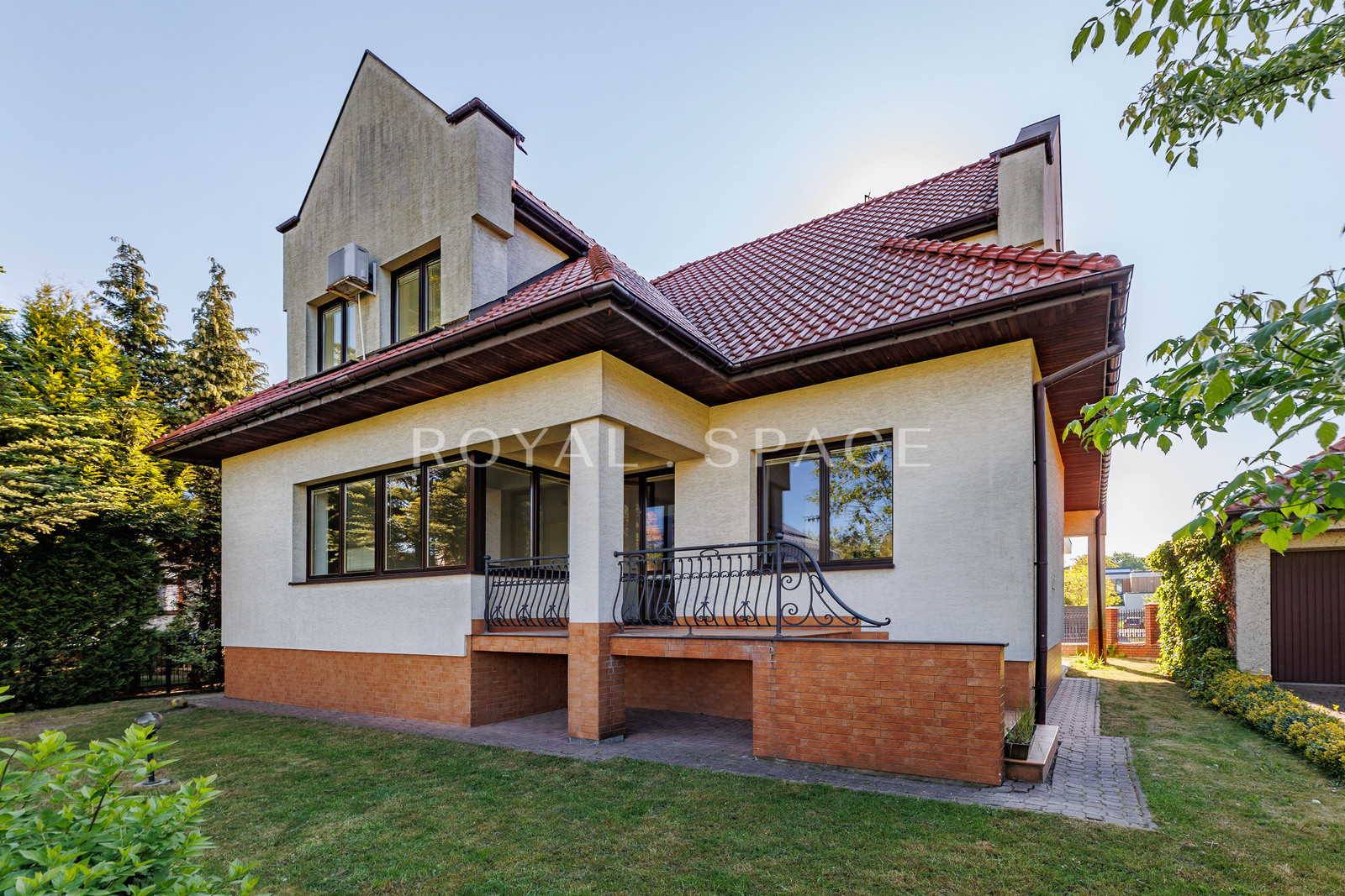 Spacious house in the center of Wola Justowska!