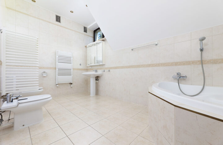 Spacious house in the center of Wola Justowska!
