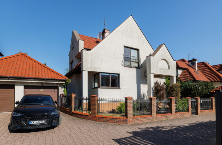 Spacious house in the center of Wola Justowska!