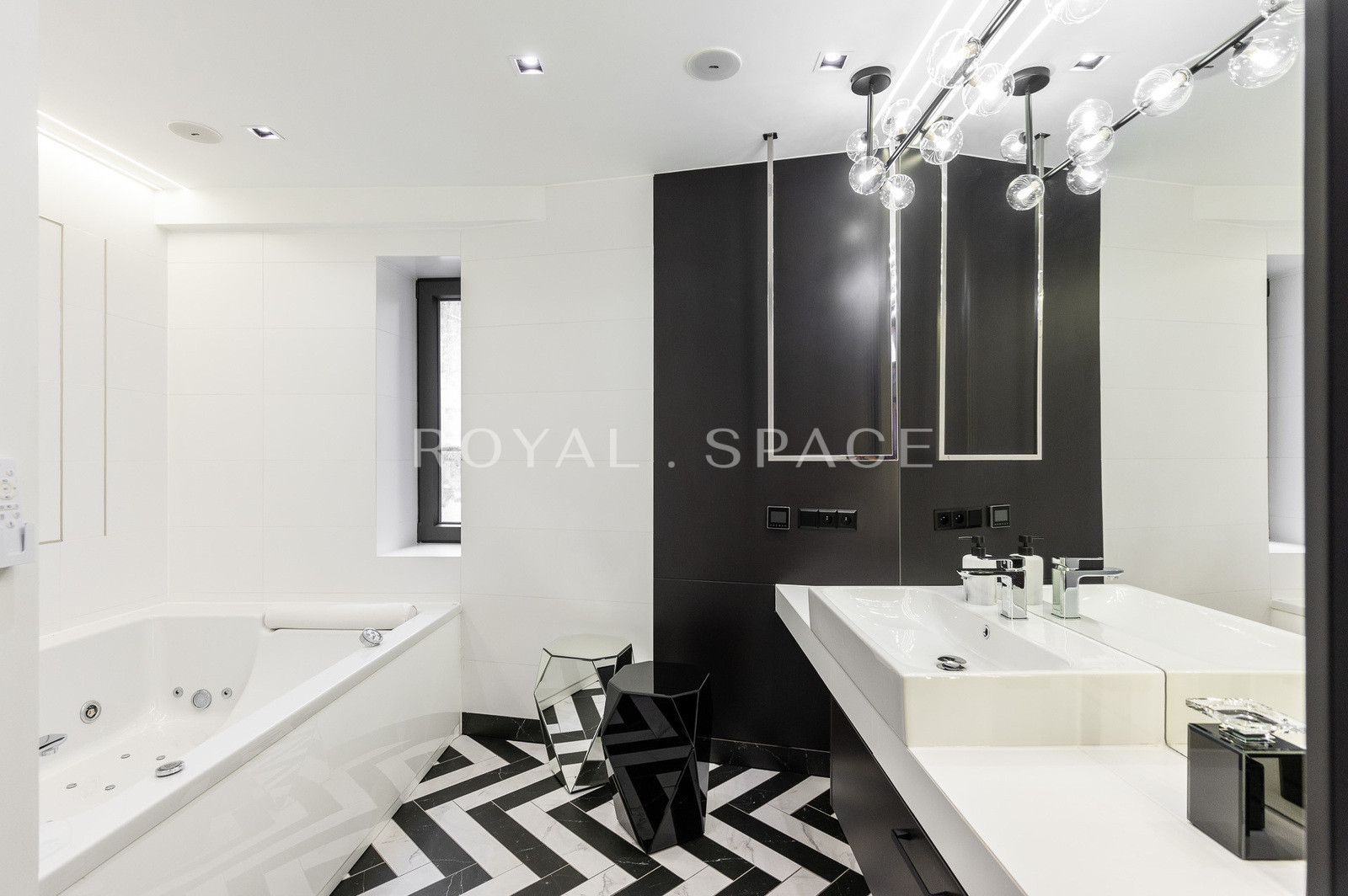 Designer Apt | City centre | Sauna and Jacuzzi!