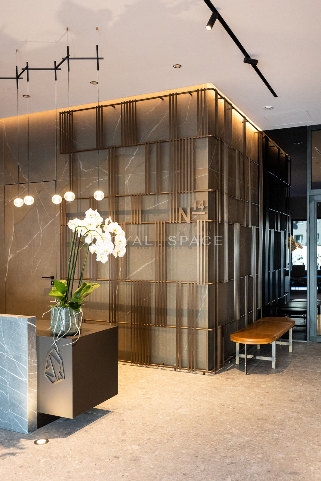 Penthouse | 10 piętro | Południe i Zachód | 300 cm