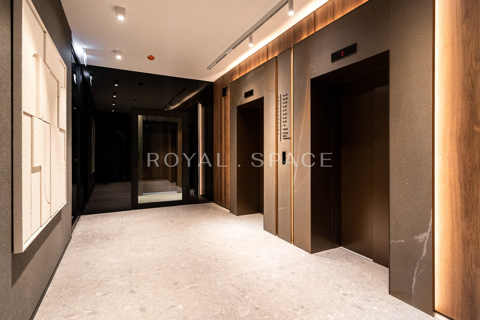 Penthouse | 10 piętro | Południe i Zachód | 300 cm