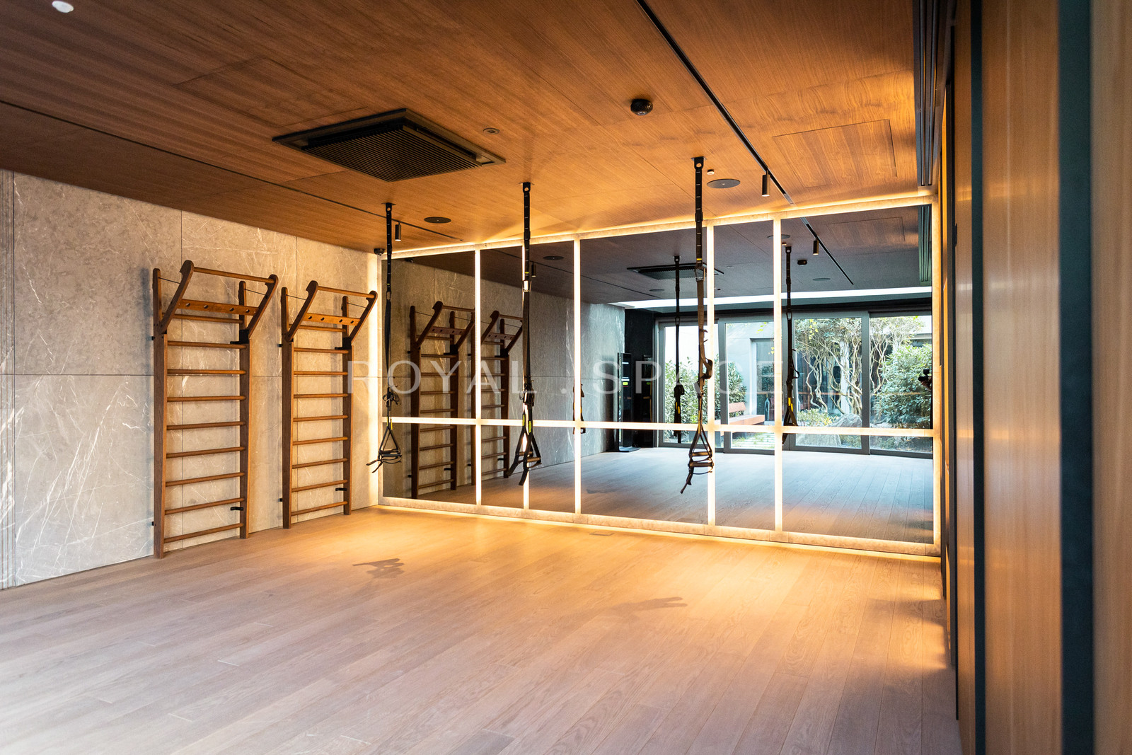 Penthouse | 10 piętro | Południe i Zachód | 300 cm