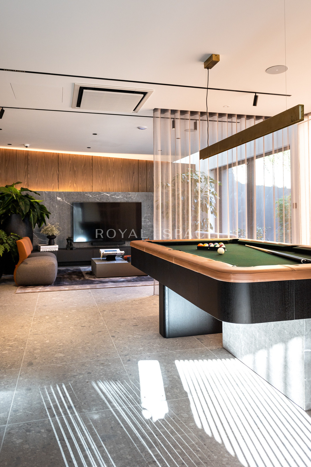 Penthouse | 10 piętro | Południe i Zachód | 300 cm