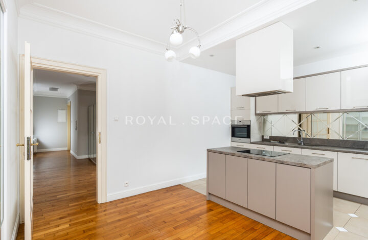 Apartament w kamienicy | przy Plantach