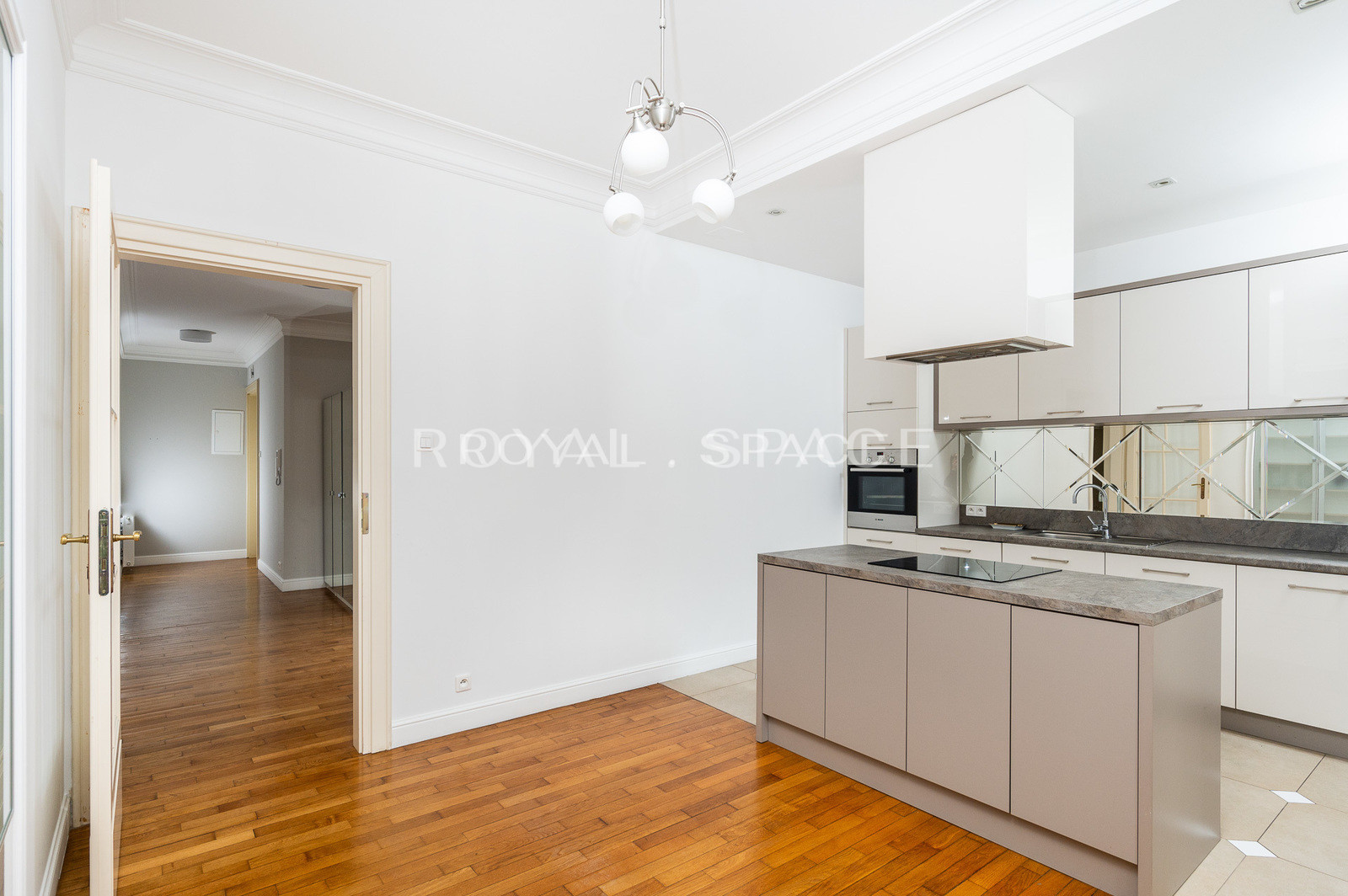 Apartament w kamienicy | przy Plantach