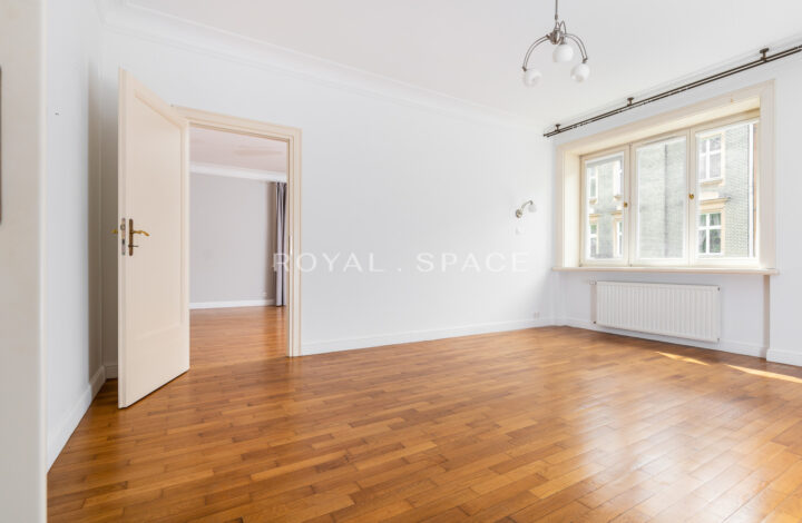 Apartament w kamienicy | przy Plantach