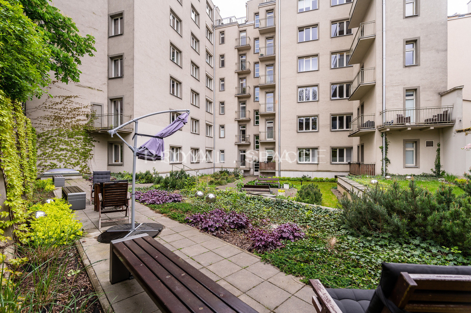 Apartament w kamienicy | przy Plantach