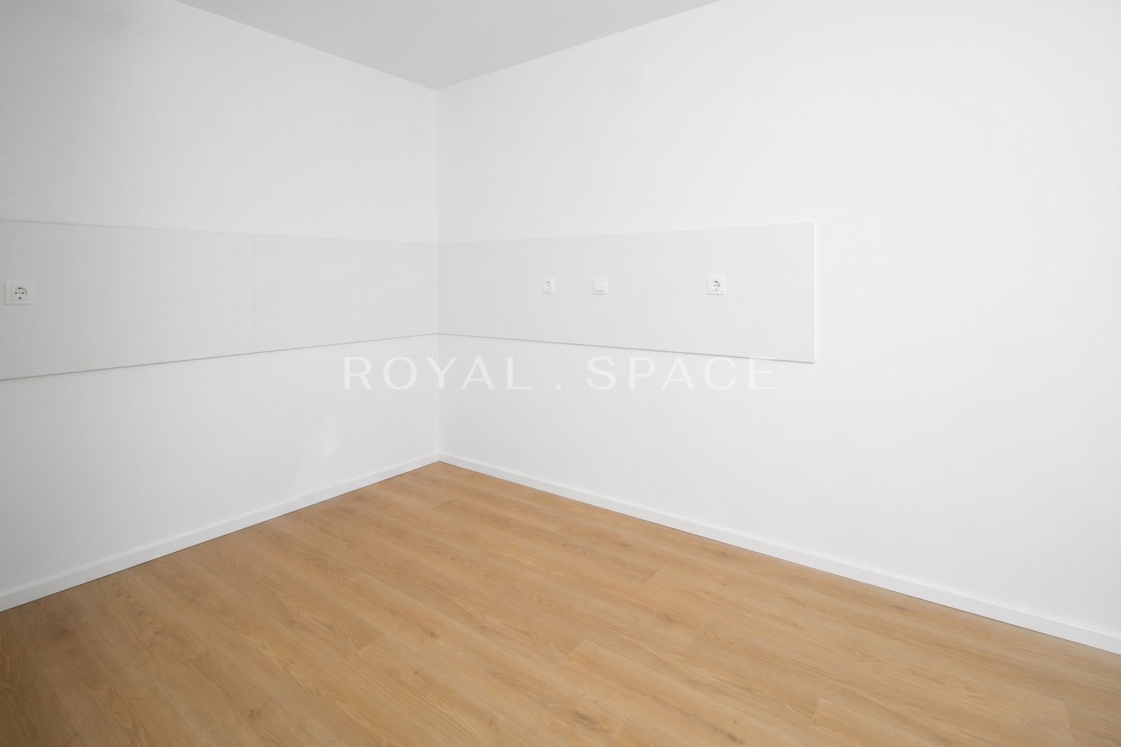 Beautiful Apartment with a Large Balcony!
