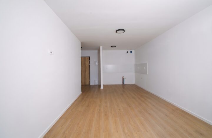 Beautiful Apartment with a Large Balcony!