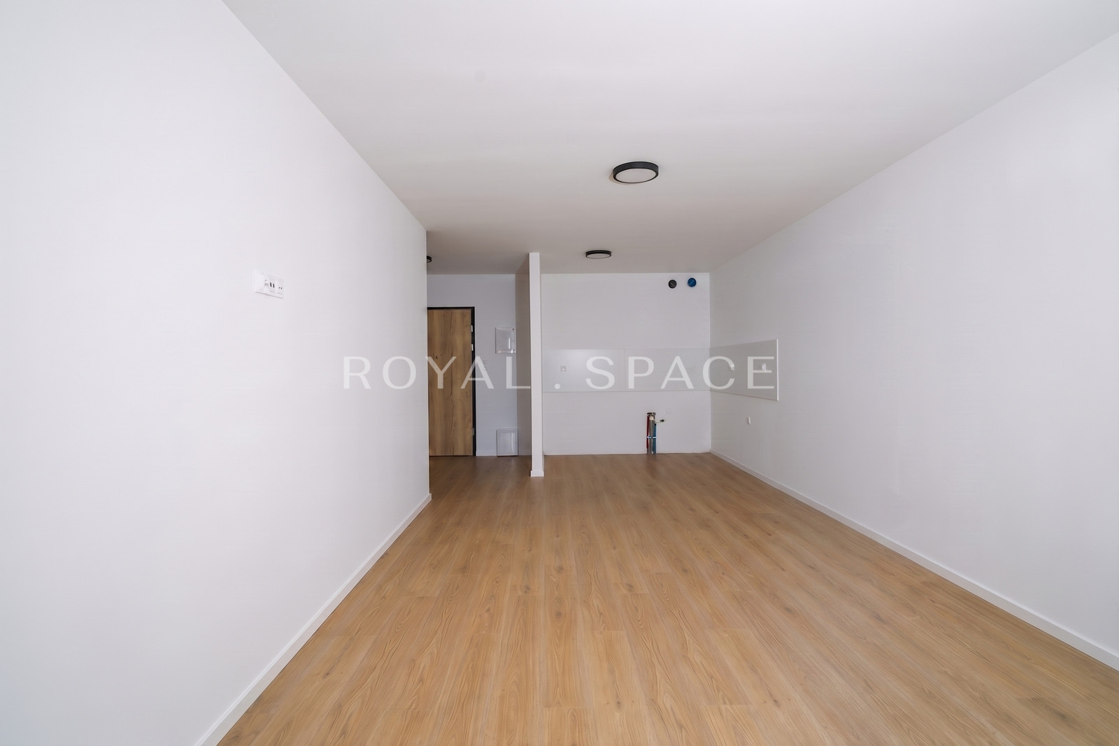 Beautiful Apartment with a Large Balcony!