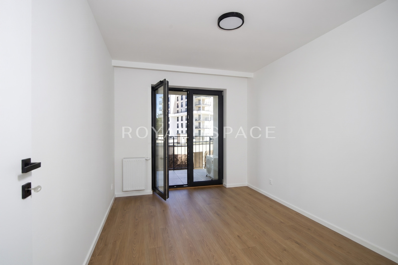 Beautiful Apartment with a Large Balcony!