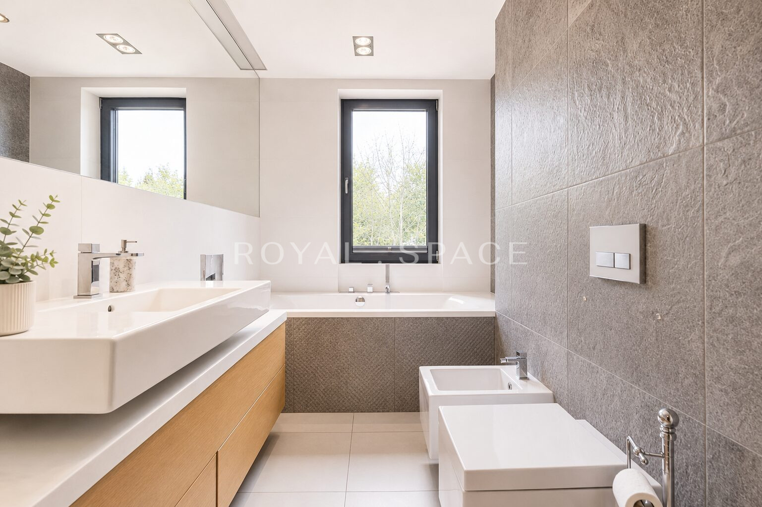 Apartment with Private Garden near Błonia