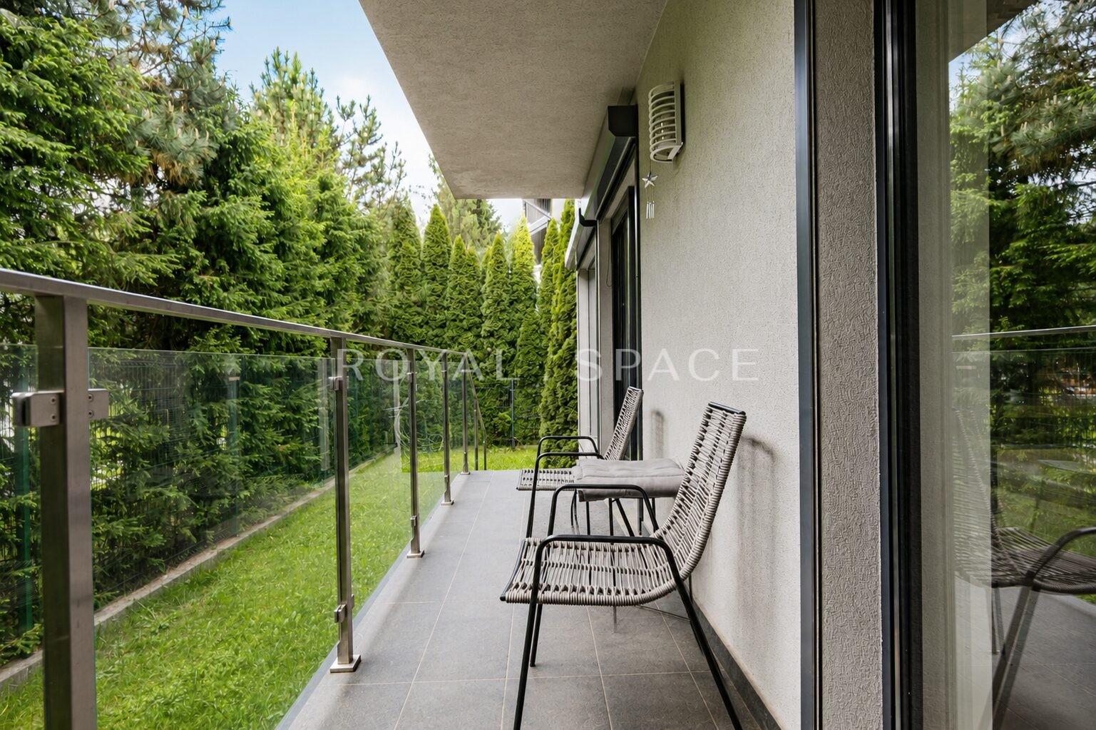 Apartment with Private Garden near Błonia