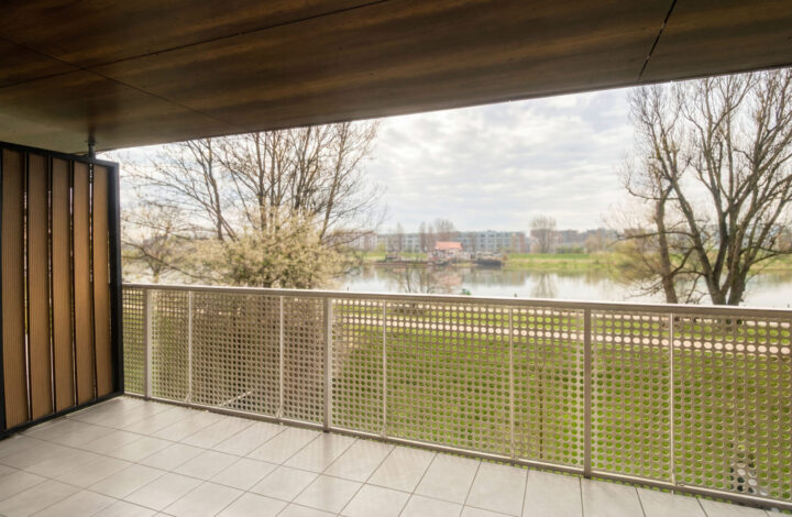 Elegancki apartament z tarasem z widokiem na Wisłę