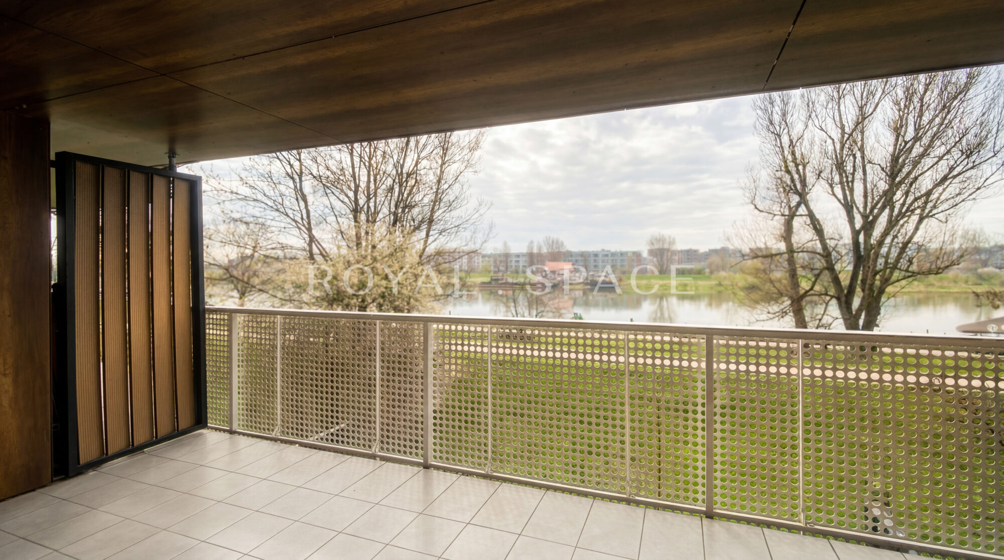 Elegancki apartament z tarasem z widokiem na Wisłę