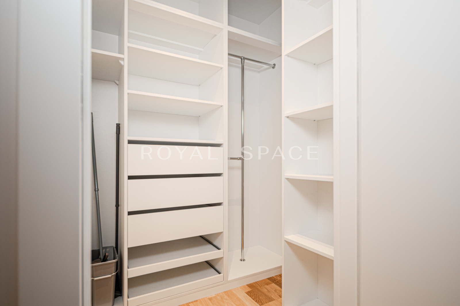 Modern 3-room apartment near the Wisła River!