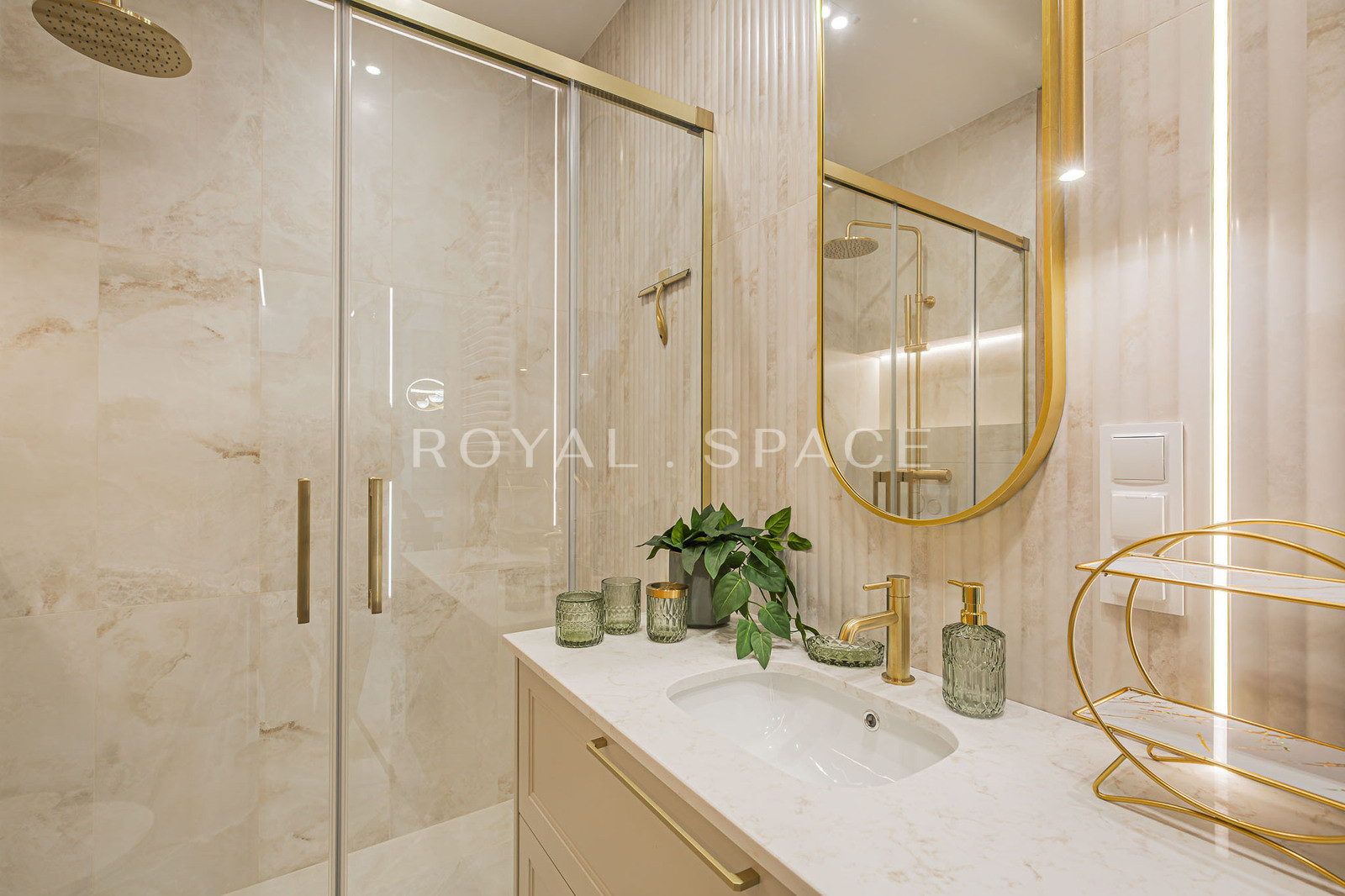 Modern Apartment in the Heart of Warsaw | Chmielna