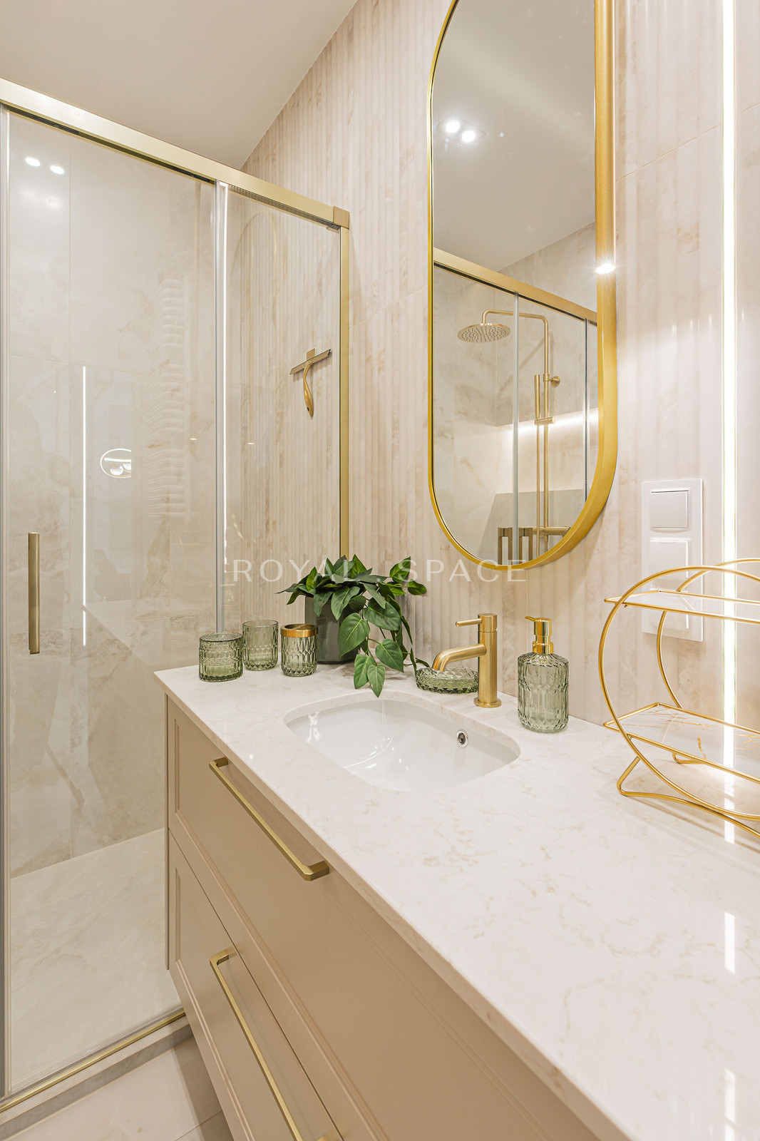 Modern Apartment in the Heart of Warsaw | Chmielna