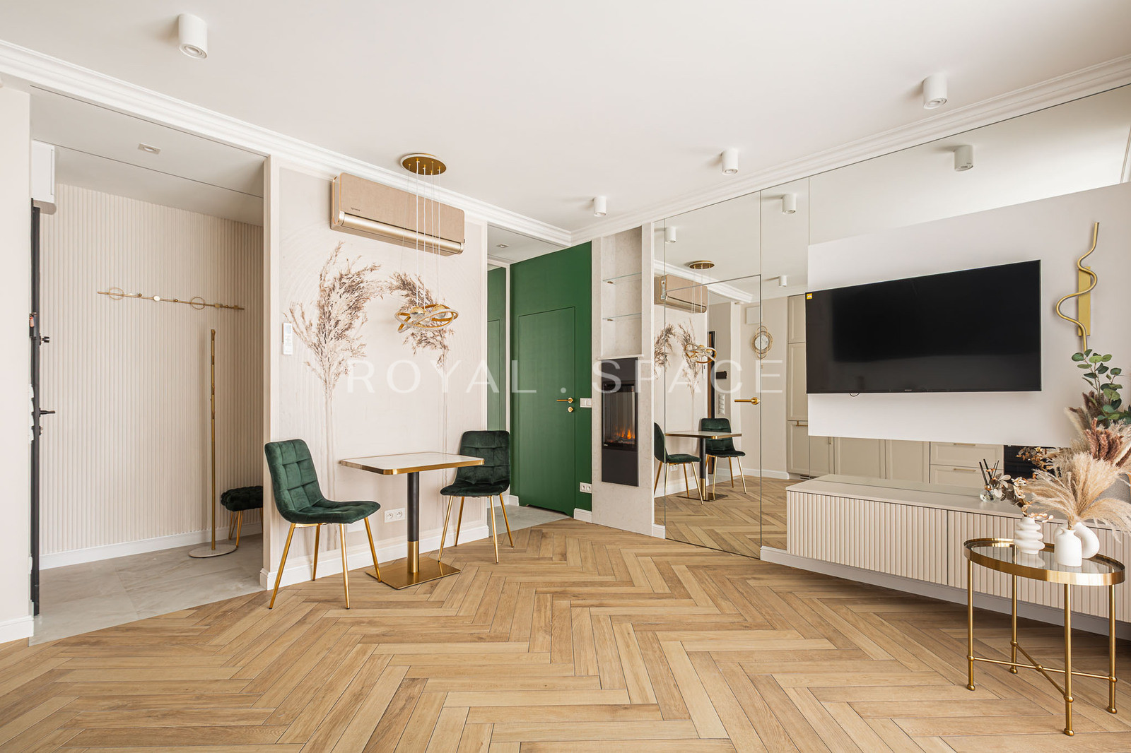 Modern Apartment in the Heart of Warsaw | Chmielna