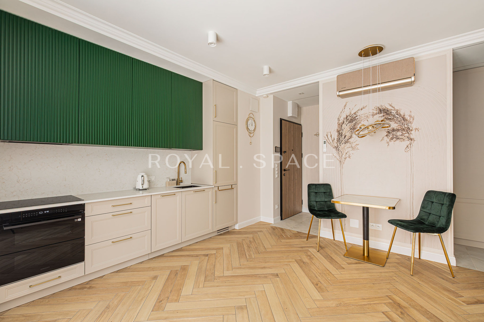 Modern Apartment in the Heart of Warsaw | Chmielna