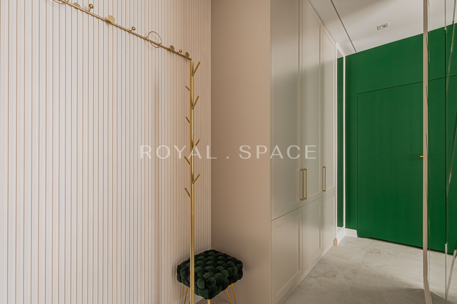 Modern Apartment in the Heart of Warsaw | Chmielna