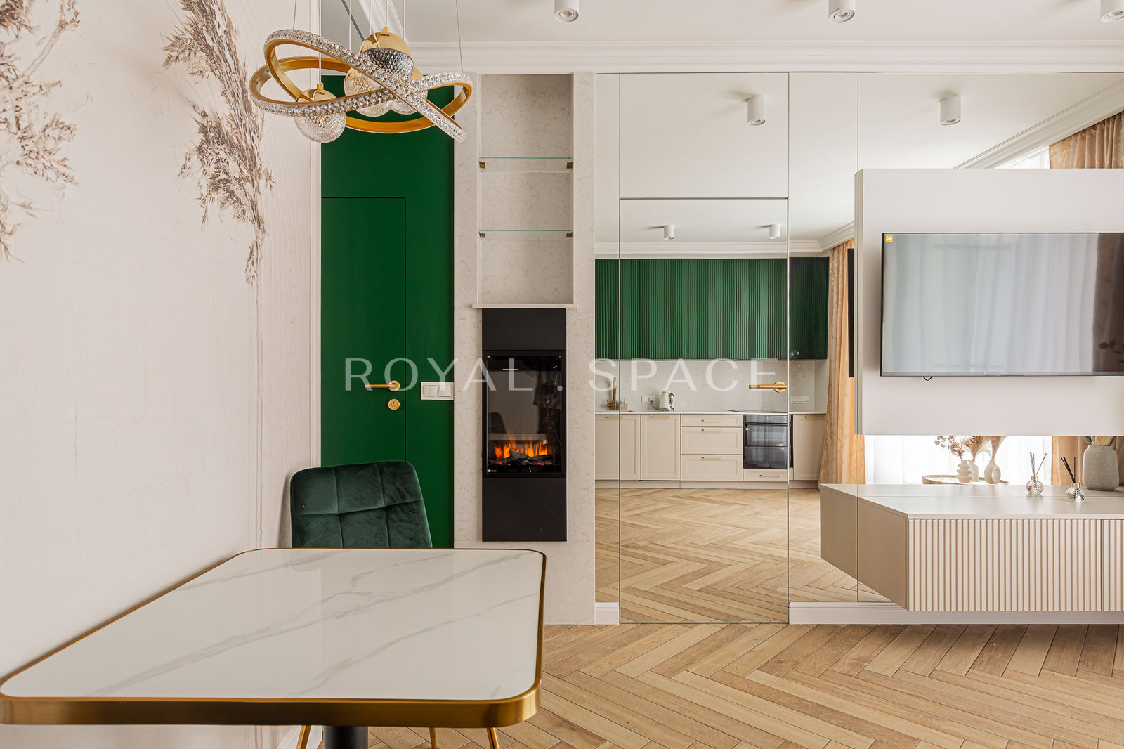 Modern Apartment in the Heart of Warsaw | Chmielna