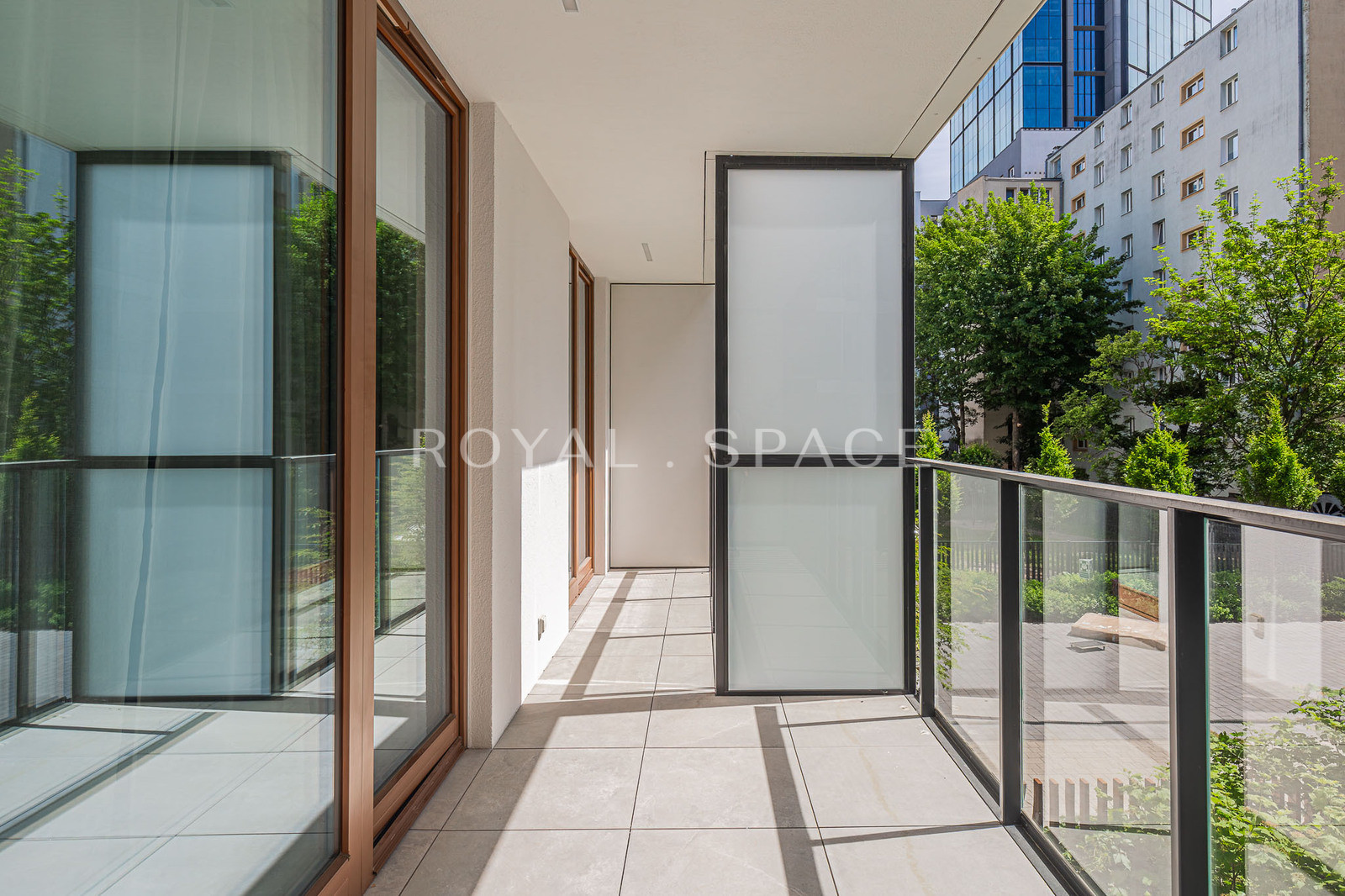 Modern Apartment in the Heart of Warsaw | Chmielna