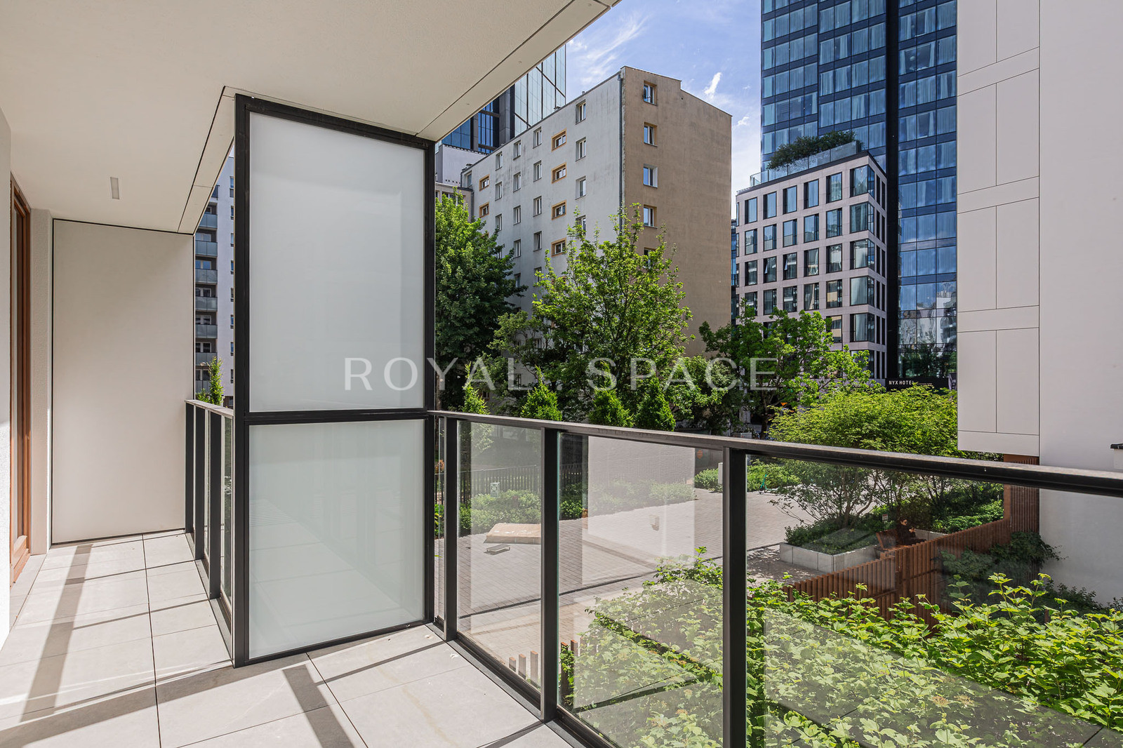 Modern Apartment in the Heart of Warsaw | Chmielna