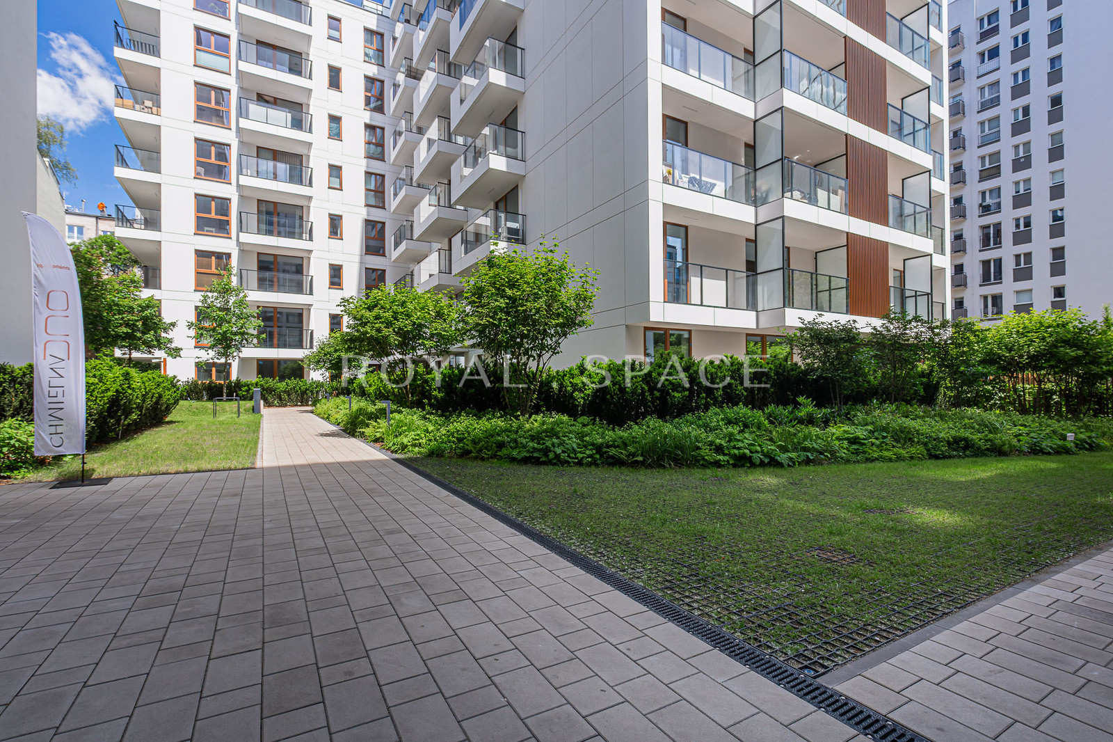 Modern Apartment in the Heart of Warsaw | Chmielna