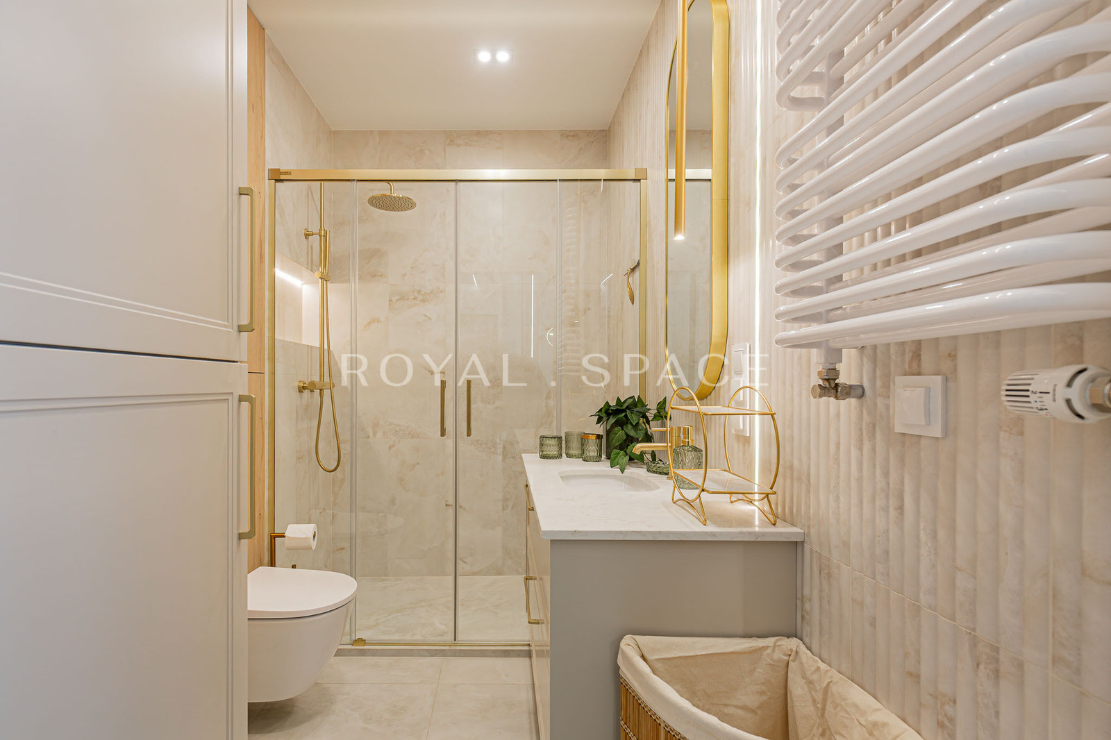 Modern Apartment in the Heart of Warsaw | Chmielna