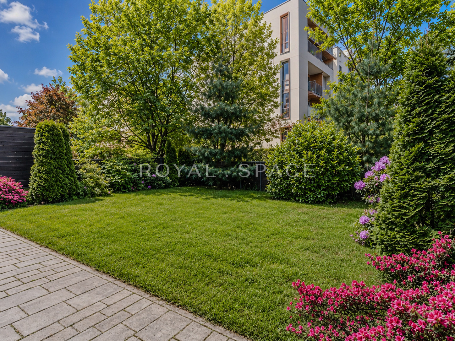 Spacious Apartment with a Private Garden!