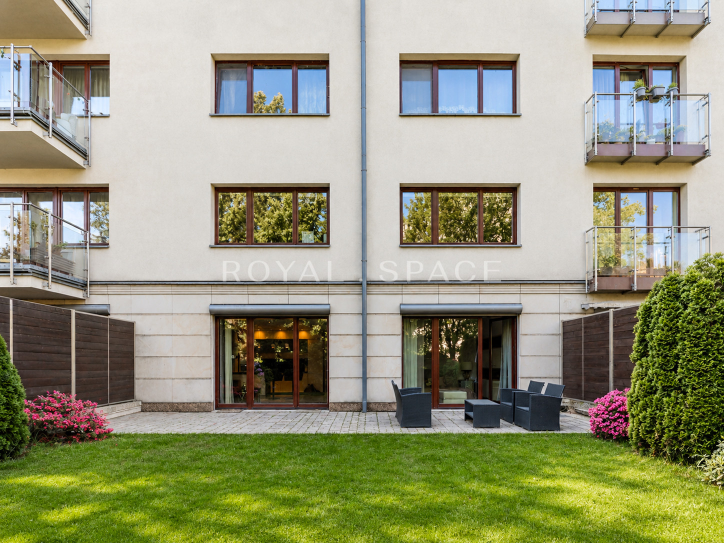 Spacious Apartment with a Private Garden!