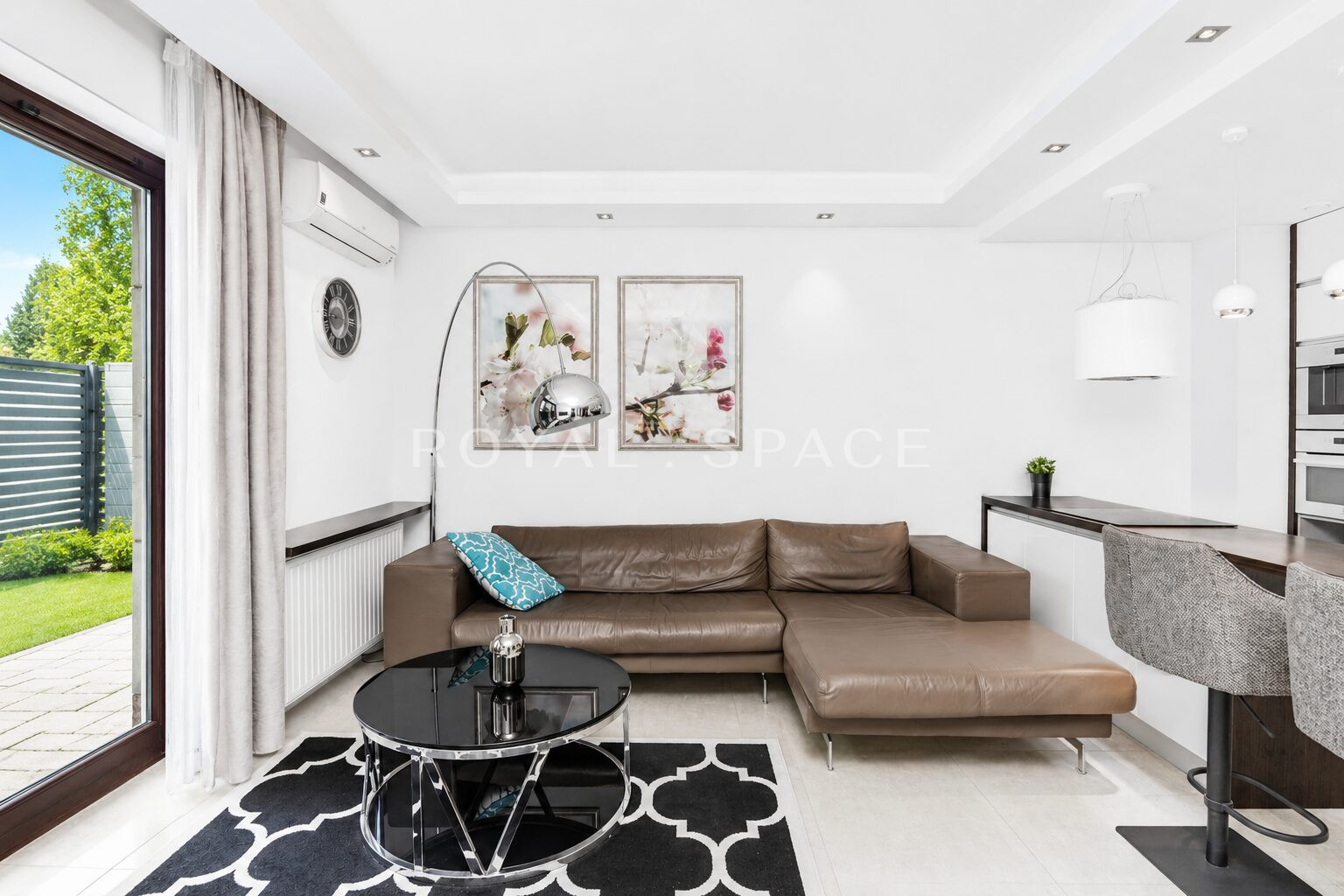 Spacious Apartment with a Private Garden!